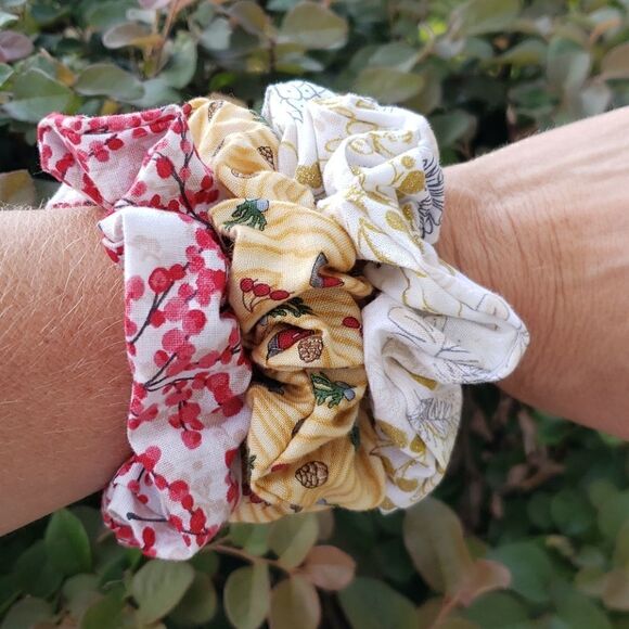 Holiday SCRUNCHIES, Set of 3 Christmas hair ties - Picture 1 of 6